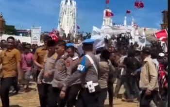 Situasi di sekitar Masjid Raya Baiturrahman, Banda Aceh, saat terjadinya kericuhan peringatan Hari Damai Aceh ke-21.