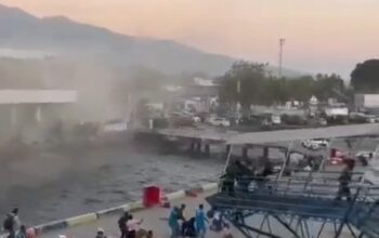 Kondisi kerusakan bangunan di sekitar Pelabuhan L. Say Maumere pasca gempa bumi magnitudo 7,7.