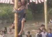 Panjat Pinang di Atas Sungai Tangguk Tinggal, Kreasi Pemuda Desa Air Terjun yang Bikin Perayaan 17-an Makin Meriah
