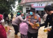 Saat Kerumutan Diselimuti Asap, Kapolres Pelalawan Turun Langsung: Warga Diberi Masker, Sembako hingga Layanan Kesehatan