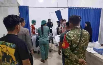Tragedi Berdarah di Lokasi Tambang Ketapang, Bos Dompeng Tewas Diduga Dikeroyok Karyawan Ilustrasi garis polisi di sekitar lokasi tambang emas ilegal di Kecamatan Tumbang Titi, Ketapang.