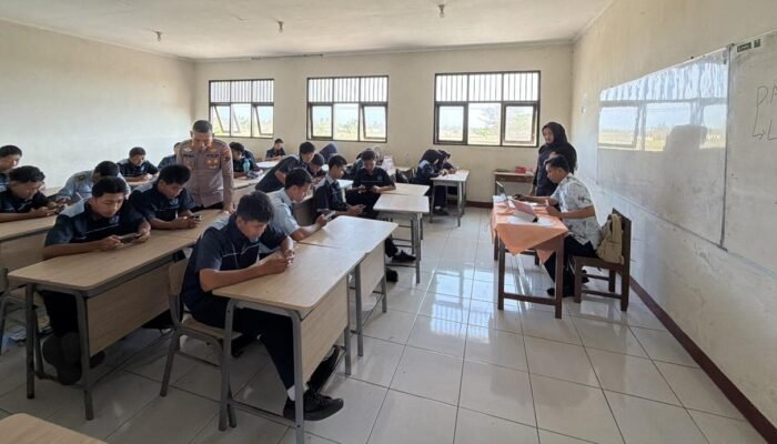 550 Siswa SMKN 8 Purworejo Belajar AI, Polisi Ingatkan Bahaya Hoaks dan Jejak Digital