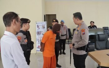 Jajaran Polres Magetan saat menggelar konferensi pers kasus percobaan pencurian di Sukomoro.