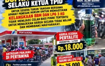 Antrean panjang kendaraan bermotor di salah satu SPBU di Kabupaten Jeneponto akibat kelangkaan BBM Pertalite.