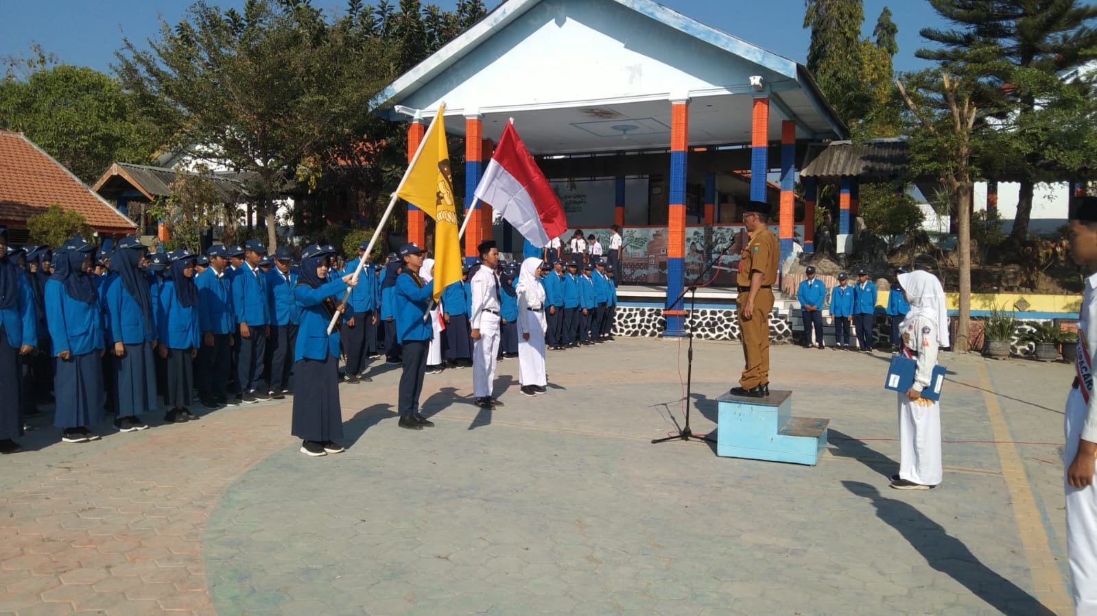 Suasana pelantikan Aurelia Cifrida Alicia sebagai Ketua OSIS SMP Negeri 1 Parang, Magetan, masa bakti 2026–2027.