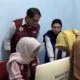 Suasana pelayanan administrasi kependudukan di kantor Disdukcapil Jeneponto yang tetap buka bersama mahasiswa PKL IAI Yapnas.