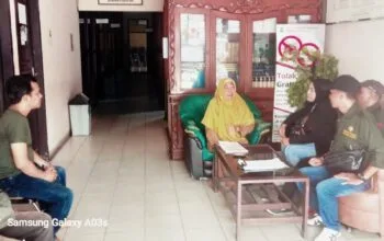 AKPERSI Pangkalpinang Ajukan SKT ke Kesbangpol, Siap Jadi Mitra Pemerintah dan Kontrol Sosial Pengurus DPC AKPERSI Pangkalpinang menyerahkan berkas permohonan SKT di Kantor Kesbangpol Kota Pangkalpinang.
