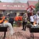 Jajaran Polres Langkat saat memusnahkan barang bukti sabu dan ekstasi di Mapolres Langkat.