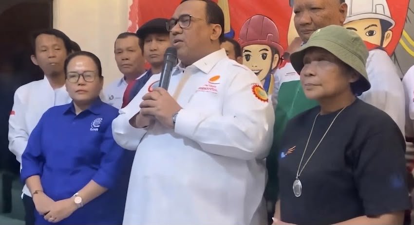 Situasi pengamanan aparat gabungan saat aksi unjuk rasa buruh dan mahasiswa di Jakarta.