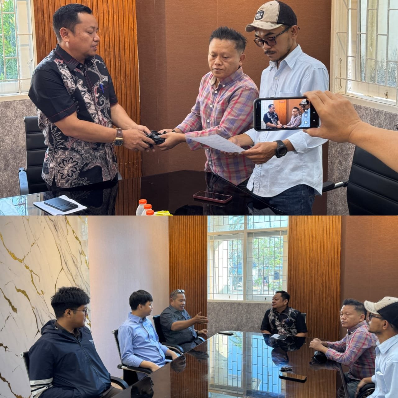 Perwakilan aliansi masyarakat saat menyerahkan dana publik ke Sekretariat DPRD Jeneponto.