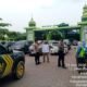 Polsek Stabat Laksanakan Pengamanan Sholat Jumat, Ciptakan Rasa Aman dan Nyaman bagi Jamaah  Langkat- Guna memberikan rasa aman dan nyaman bagi masyarakat yang melaksanakan ibadah, anggota Polsek Stabat melaksanakan kegiatan pengamanan Sholat Jumat di Masjid Raya Stabat dan Masjid Sah (Safiyul Amaliyyatil hadiiqah) yang berlokasi di Kecamatan Stabat Kabupaten Langkat, Kegiatan pengamanan tersebut dilaksanakan pada Jumat, 25 September 2026, mulai pukul 12.00 WIB hingga 13.30 WIB.  Pengamanan dilakukan oleh anggota Polsek Stabat sebagai bentuk pelayanan kepada masyarakat, khususnya dalam menjamin kelancaran dan kekhusyukan pelaksanaan ibadah Sholat Jumat.   Sejak sebelum pelaksanaan sholat dimulai, petugas telah hadir di lokasi untuk melakukan pemantauan situasi di sekitar masjid, termasuk pengaturan arus lalu lintas dan pengawasan area parkir kendaraan jamaah.  Dalam kegiatan tersebut, anggota kepolisian juga melakukan patroli dialogis dengan pengurus masjid serta jamaah yang hadir.  Kapolres Langkat AKBP Hannry P.H.Tambunan, S.E., S.I.K. melalui Kapolsek Stabat AKP Zulkarnain, SH, menyampaikan imbauan kamtibmas agar masyarakat senantiasa menjaga ketertiban, meningkatkan kewaspadaan terhadap barang bawaan pribadi, serta memastikan kendaraan yang diparkir dalam keadaan terkunci guna mencegah potensi tindak kejahatan.  Kehadiran polisi di tengah masyarakat mendapat apresiasi dari para jamaah yang merasa lebih tenang dan nyaman saat menjalankan ibadah.   Selain mencegah gangguan kamtibmas, pengamanan ini juga bertujuan untuk mengantisipasi potensi kerawanan seperti pencurian kendaraan bermotor maupun gangguan ketertiban di sekitar lokasi ibadah.  Polsek Stabat menegaskan bahwa kegiatan pengamanan Sholat Jumat merupakan agenda rutin sebagai bentuk komitmen Polri dalam memberikan perlindungan, pengayoman, dan pelayanan kepada masyarakat.  Dengan adanya pengamanan ini, diharapkan situasi di wilayah Kecamatan Stabat, tetap aman, tertib, dan kondusif, sehingga masyarakat dapat menjalankan aktivitas keagamaan dengan khusyuk dan penuh rasa nyaman.  Kegiatan tersebut sekaligus menjadi implementasi program Polisi Langkat Garuda Ksatria yang diinisiasi Kapolres Langkat dengan semangat “Gagah Berani untuk Dicintai Masyarakat, Kuat, Sadar Aturan, Taat, Responsibility, Inovatif, dan Aman.”  Melalui semangat “Satu Langkah, Satu Hati untuk Langkat yang Aman dan Damai,” Polres Langkat terus berkomitmen menghadirkan pelayanan kepolisian yang humanis, responsif dan dekat dengan masyarakat.