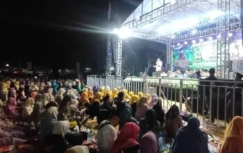 Suasana khidmat Joxzin Bersholawat di Alun-alun Cangkrep, Purworejo.