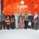 Plt. BupatiPlt. Bupati Tiorita Dorong Produk Lokal Langkat Tembus Pasar Lebih Luas  Langkat Sumatera Utara detikreportase.com Jakarta  Pelaksana Tugas (Plt) Bupati Langkat Tiorita Br Surbakti, SH mendorong para perajin dan pelaku usaha mikro, kecil dan menengah (UMKM) di Kabupaten Langkat untuk terus berinovasi, meningkatkan kualitas produk, serta memperluas akses pemasaran agar mampu bersaing di pasar nasional hingga internasional.  Dorongan tersebut disampaikan Tiorita usai menghadiri pembukaan Pameran Kerajinan Nusantara (Kriyanusa) 2026 di Jakarta International Convention Center (JICC), Senayan, Jakarta, Sabtu (26/9/2026).  Kriyanusa 2026 dibuka langsung Ketua Umum Dewan Kerajinan Nasional (Dekranas) Selvi Gibran Rakabuming dengan mengusung tema “Cipta Kriya Berkelanjutan, Perajin Mendunia”. Pameran berlangsung pada 26–30 September 2026 dan menjadi salah satu etalase besar bagi produk kerajinan unggulan dari berbagai daerah di Indonesia.  Berdasarkan informasi penyelenggaraan yang dipublikasikan menjelang kegiatan, Kriyanusa 2026 melibatkan sekitar 257 peserta dengan 410 booth yang menampilkan beragam produk kriya Nusantara. Selain menjadi ruang promosi, kegiatan tersebut juga mempertemukan perajin, pelaku UMKM, pemerintah daerah dan berbagai pemangku kepentingan untuk membuka peluang kerja sama, membangun jaringan, serta memperluas akses pasar.  Bagi Tiorita, Kriyanusa bukan sekadar ajang pameran produk kerajinan, tetapi juga menjadi ruang pembelajaran bagi daerah untuk melihat bagaimana kekayaan budaya lokal dipadukan dengan kreativitas, inovasi desain, kualitas produk dan strategi pemasaran sehingga mampu menghasilkan nilai ekonomi yang lebih tinggi.  “Kita melihat banyak produk yang berangkat dari kekayaan dan karakter daerah masing-masing, kemudian dikembangkan melalui kreativitas, desain, kemasan dan pemasaran yang baik. Langkat juga memiliki potensi besar. Potensi inilah yang harus terus kita gali dan kembangkan agar memberikan nilai tambah bagi masyarakat,” kata Tiorita.  Menurutnya, perkembangan industri kreatif dan perubahan pola konsumsi masyarakat menjadi peluang yang harus dimanfaatkan secara optimal oleh daerah. Terlebih, perkembangan teknologi digital telah membuka ruang pemasaran yang memungkinkan produk lokal menjangkau konsumen lebih luas tanpa terbatas oleh wilayah.  Karena itu, Tiorita berharap pelaku ekonomi kreatif di Langkat tidak hanya memiliki kemampuan menghasilkan produk, tetapi juga mampu membaca kebutuhan pasar dan membangun identitas produk yang kuat.  “Produk kita harus punya kualitas, karakter dan cerita. Jangan berhenti hanya pada kemampuan membuat. Kita harus memikirkan desain, kemasan, kontinuitas produksi sampai bagaimana produk tersebut dikenal dan dibeli masyarakat,” tegasnya.  Ia menambahkan, penguatan seluruh mata rantai industri kreatif, mulai dari produksi hingga pemasaran, penting dilakukan agar produk yang dihasilkan masyarakat Langkat memiliki daya saing dan memberikan manfaat ekonomi yang berkelanjutan.  “Kalau seluruh mata rantai ini diperkuat, saya yakin produk kreatif Langkat memiliki peluang untuk berkembang lebih jauh,” ujarnya.  Tiorita juga meminta perangkat daerah terkait menjadikan perkembangan industri kriya yang ditampilkan dalam Kriyanusa 2026 sebagai referensi dalam memperkuat pembinaan UMKM dan ekonomi kreatif di Kabupaten Langkat.  Pembinaan tersebut, lanjutnya, perlu dilakukan secara terintegrasi, mulai dari peningkatan keterampilan dan kualitas produksi, inovasi desain, penguatan identitas produk, pemanfaatan teknologi digital hingga perluasan akses pemasaran.  “Kita ingin potensi lokal tidak berhenti sebagai potensi. Harus ada proses yang membuatnya memiliki nilai ekonomi dan memberikan manfaat nyata bagi masyarakat. Target kita adalah semakin banyak UMKM dan perajin Langkat yang tumbuh, naik kelas dan memiliki pasar yang semakin luas,” kata Tiorita.  Ia menilai tema “Cipta Kriya Berkelanjutan, Perajin Mendunia” juga sejalan dengan semangat pengembangan ekonomi kreatif di daerah. Menurutnya, kemajuan industri kreatif tidak semata-mata diukur dari peningkatan penjualan, tetapi juga dari kemampuan menciptakan usaha yang berkelanjutan, membuka kesempatan kerja dan meningkatkan pendapatan masyarakat.  Kehadiran Pemerintah Kabupaten Langkat pada Kriyanusa 2026 sekaligus menjadi momentum untuk menyerap berbagai gagasan, inovasi dan perkembangan terbaru industri kriya nasional sebagai bahan dalam mendorong pengembangan potensi ekonomi kreatif daerah.  “Kita harus berani memiliki target yang lebih tinggi. Produk yang lahir dari tangan masyarakat Langkat harus kita dorong agar semakin berkualitas, dikenal luas dan memiliki daya saing. Dari Langkat, kita ingin semakin banyak produk lokal yang mampu berbicara di pasar nasional, bahkan internasional,” tutup Tiorita.  Turut mendampingi Plt Bupati Langkat, Asisten II Setdakab Langkat Hermansyah, Kepala Bappedalitbang Rina Wahyuni Marpaung, Kepala Bapenda Muliani, Kepala Dinas Pariwisata Nur Elly H. Rambe, Kepala Dinas Kesehatan Juliana, Kepala Dinas PPKB dan PPA Indri Nugraheni, Kepala Dinas Perikanan Suriono, Plt Kepala Dinas Kependudukan dan Pencatatan Sipil Sri Yunita Br Sitepu, Plt Kepala Dinas Ketenagakerjaan Hendi Rinaldi, Kepala Dinas Kominfo, DirekturPlt. Bupati Tiorita Dorong Produk Lokal Langkat Tembus Pasar Lebih Luasorter : Arifin﻿ Tiorita Dorong Produk Lokal Langkat Tembus Pasar Lebih Luas  Langkat Sumatera Utara detikreportase.com Jakarta  Pelaksana Tugas (Plt) Bupati Langkat Tiorita Br Surbakti, SH mendorong para perajin dan pelaku usaha mikro, kecil dan menengah (UMKM) di Kabupaten Langkat untuk terus berinovasi, meningkatkan kualitas produk, serta memperluas akses pemasaran agar mampu bersaing di pasar nasional hingga internasional.  Dorongan tersebut disampaikan Tiorita usai menghadiri pembukaan Pameran Kerajinan Nusantara (Kriyanusa) 2026 di Jakarta International Convention Center (JICC), Senayan, Jakarta, Sabtu (26/9/2026).  Kriyanusa 2026 dibuka langsung Ketua Umum Dewan Kerajinan Nasional (Dekranas) Selvi Gibran Rakabuming dengan mengusung tema “Cipta Kriya Berkelanjutan, Perajin Mendunia”. Pameran berlangsung pada 26–30 September 2026 dan menjadi salah satu etalase besar bagi produk kerajinan unggulan dari berbagai daerah di Indonesia.  Berdasarkan informasi penyelenggaraan yang dipublikasikan menjelang kegiatan, Kriyanusa 2026 melibatkan sekitar 257 peserta dengan 410 booth yang menampilkan beragam produk kriya Nusantara. Selain menjadi ruang promosi, kegiatan tersebut juga mempertemukan perajin, pelaku UMKM, pemerintah daerah dan berbagai pemangku kepentingan untuk membuka peluang kerja sama, membangun jaringan, serta memperluas akses pasar.  Bagi Tiorita, Kriyanusa bukan sekadar ajang pameran produk kerajinan, tetapi juga menjadi ruang pembelajaran bagi daerah untuk melihat bagaimana kekayaan budaya lokal dipadukan dengan kreativitas, inovasi desain, kualitas produk dan strategi pemasaran sehingga mampu menghasilkan nilai ekonomi yang lebih tinggi.  “Kita melihat banyak produk yang berangkat dari kekayaan dan karakter daerah masing-masing, kemudian dikembangkan melalui kreativitas, desain, kemasan dan pemasaran yang baik. Langkat juga memiliki potensi besar. Potensi inilah yang harus terus kita gali dan kembangkan agar memberikan nilai tambah bagi masyarakat,” kata Tiorita.  Menurutnya, perkembangan industri kreatif dan perubahan pola konsumsi masyarakat menjadi peluang yang harus dimanfaatkan secara optimal oleh daerah. Terlebih, perkembangan teknologi digital telah membuka ruang pemasaran yang memungkinkan produk lokal menjangkau konsumen lebih luas tanpa terbatas oleh wilayah.  Karena itu, Tiorita berharap pelaku ekonomi kreatif di Langkat tidak hanya memiliki kemampuan menghasilkan produk, tetapi juga mampu membaca kebutuhan pasar dan membangun identitas produk yang kuat.  “Produk kita harus punya kualitas, karakter dan cerita. Jangan berhenti hanya pada kemampuan membuat. Kita harus memikirkan desain, kemasan, kontinuitas produksi sampai bagaimana produk tersebut dikenal dan dibeli masyarakat,” tegasnya.  Ia menambahkan, penguatan seluruh mata rantai industri kreatif, mulai dari produksi hingga pemasaran, penting dilakukan agar produk yang dihasilkan masyarakat Langkat memiliki daya saing dan memberikan manfaat ekonomi yang berkelanjutan.  “Kalau seluruh mata rantai ini diperkuat, saya yakin produk kreatif Langkat memiliki peluang untuk be Nawawi.Reporter : Arifin﻿