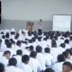 Kapolres Purworejo saat memberikan penyuluhan kepada ratusan pelajar di GOR SMK YPP Purworejo.