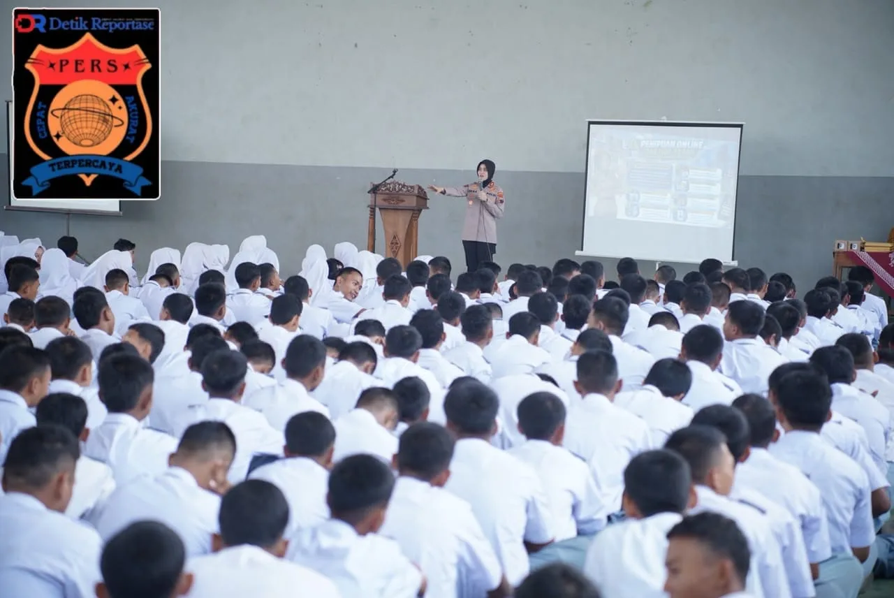 Kapolres Purworejo saat memberikan penyuluhan kepada ratusan pelajar di GOR SMK YPP Purworejo.