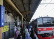 Stasiun Karet Ditutup, Rutinitas Penumpang KRL Berubah: Purnomo Sidi dan Karina Amanda Ungkap Dampaknya