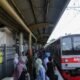 Stasiun Karet Ditutup, Rutinitas Penumpang KRL Berubah: Purnomo Sidi dan Karina Amanda Ungkap Dampaknya
