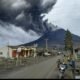 Gunung Sinabung Erupsi, Status Siaga III: Abu Vulkanik Mengarah ke Berastagi, Warga Diminta Waspada