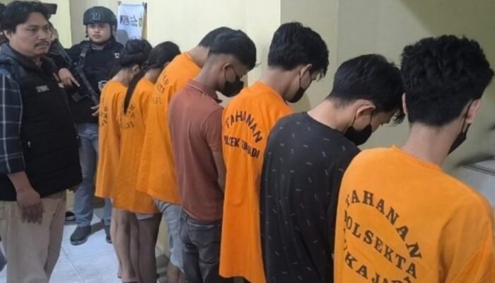 Alamak!Pesan Perempuan via MiChat Berujung Pemerasan di Hotel Pekanbaru, 5 Orang Ditangkap