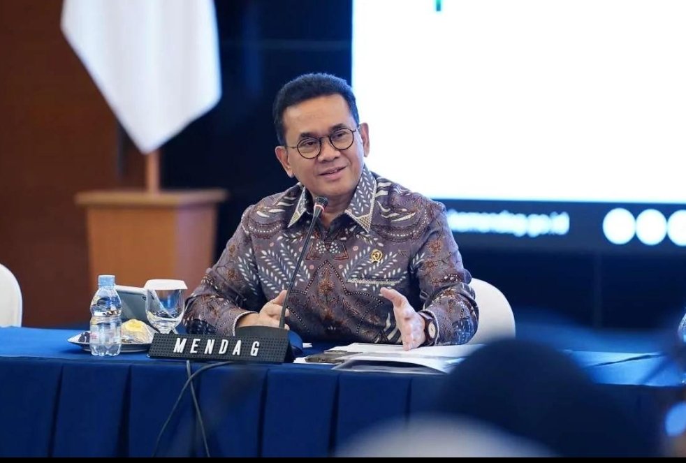 Menteri Perdagangan Budi Santoso memberikan keterangan pers terkait evaluasi masa transisi tata kelola ekspor komoditas strategis.