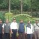 Petugas Dinas Perkebunan Jabar saat memberikan penyuluhan kepada petani cengkeh di Sukamakmur, Bogor.