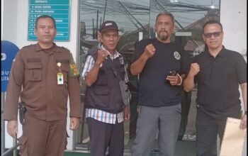 Dana Desa Ranca Mulya Disorot, KOMPAK Subang Laporkan Kades ke Polres dan Kejari: Ada Apa? Perwakilan Komunitas Masyarakat Peduli Anti Korupsi (KOMPAK) Subang saat menyerahkan laporan dugaan penyimpangan Dana Desa.
