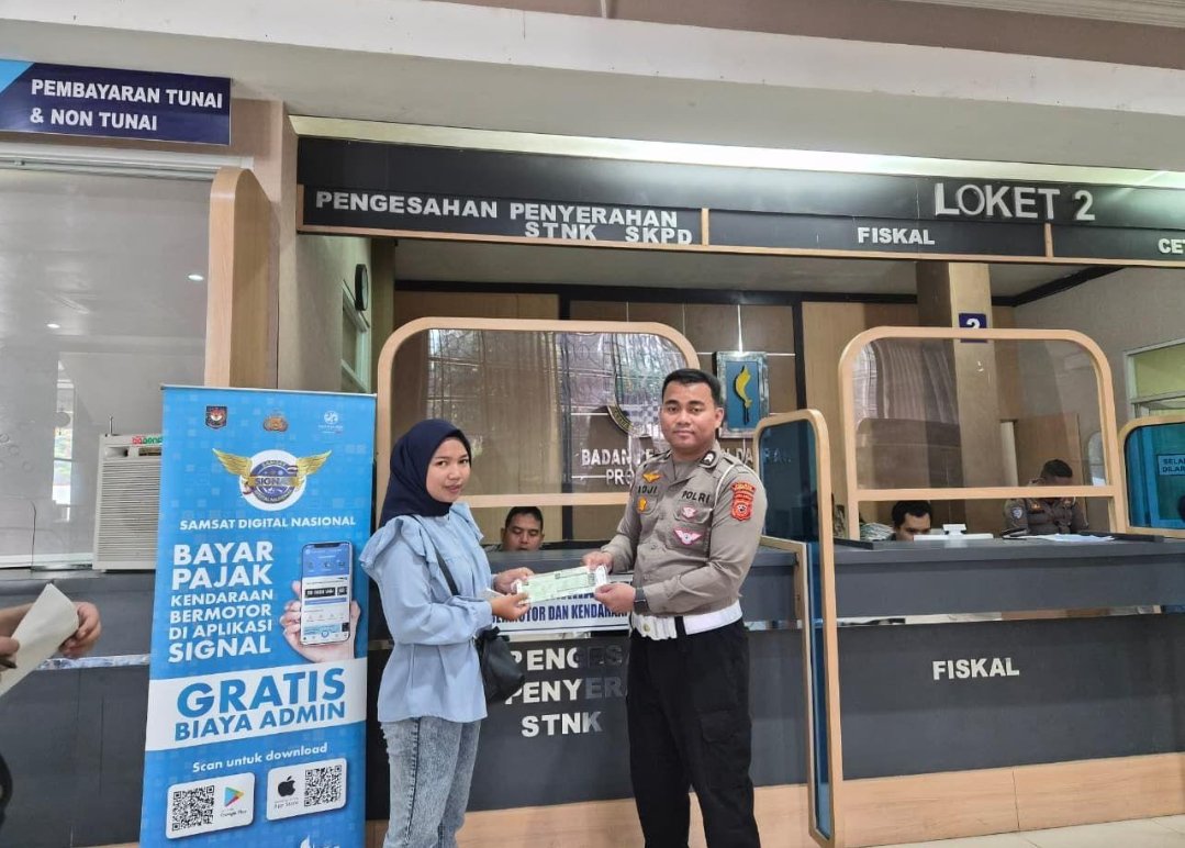 Ilustrasi pelayanan Samsat dan pengesahan STNK kendaraan bermotor.