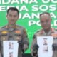 telepon seluler dengan konfres di Polda Riau saat penetapan tersangka