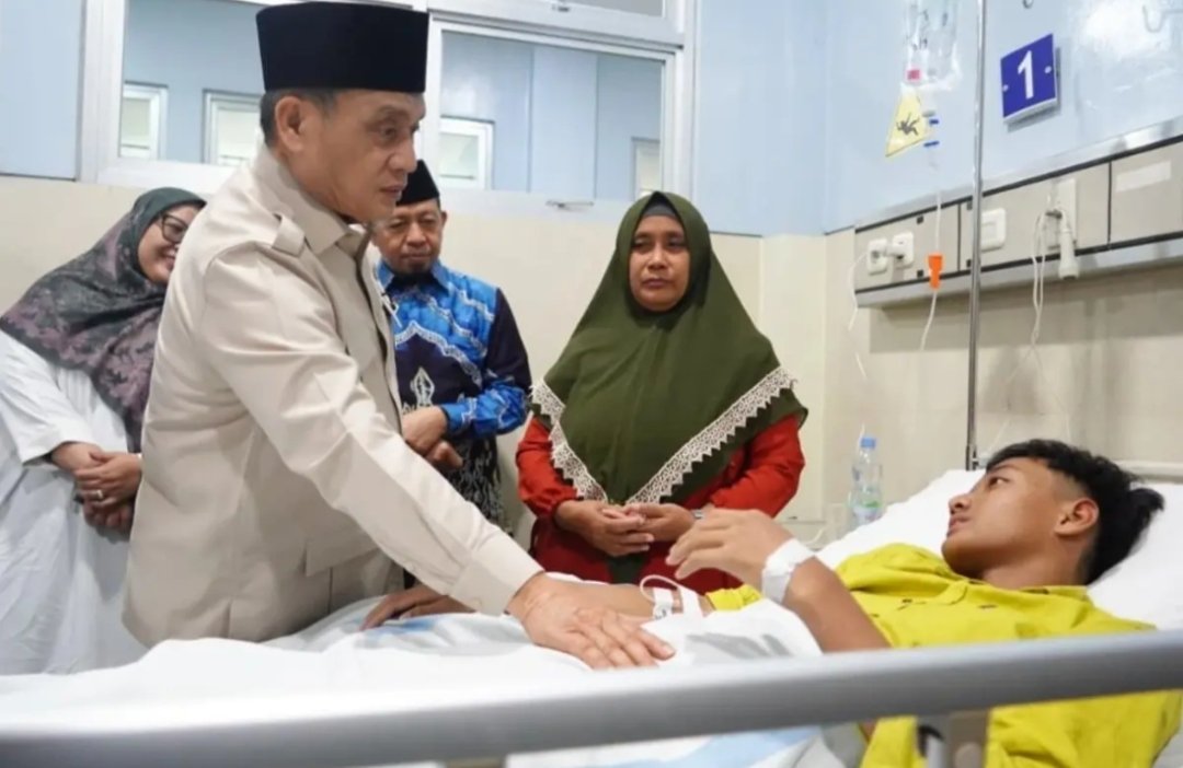 Wakil Menteri Agama menjenguk para korban keracunan program Makan Bergizi Gratis di rumah sakit.