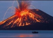 Gunung Anak Krakatau Menggelegar, Lava Pijar dan Dentuman Terdengar: Ini Peringatan untuk Warga