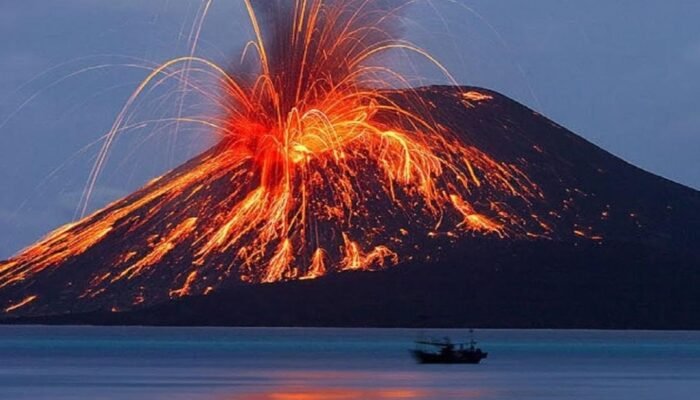 Gunung Anak Krakatau Menggelegar, Lava Pijar dan Dentuman Terdengar: Ini Peringatan untuk Warga