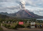 Gunung Ile Lewotolok Meletus 378 Kali dalam Sehari, Lava Baru Menjalar 500 Meter: Warga Diminta Waspada!