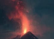 Anak Krakatau Erupsi 25 Jam, Ratusan Penerbangan Terdampak: PVMBG Ungkap Kondisi Terbarunya