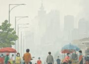 Terbaru! Abu Anak Krakatau Serbu Jakarta, 393 Warga Mengeluh: Batuk hingga Sesak Napas