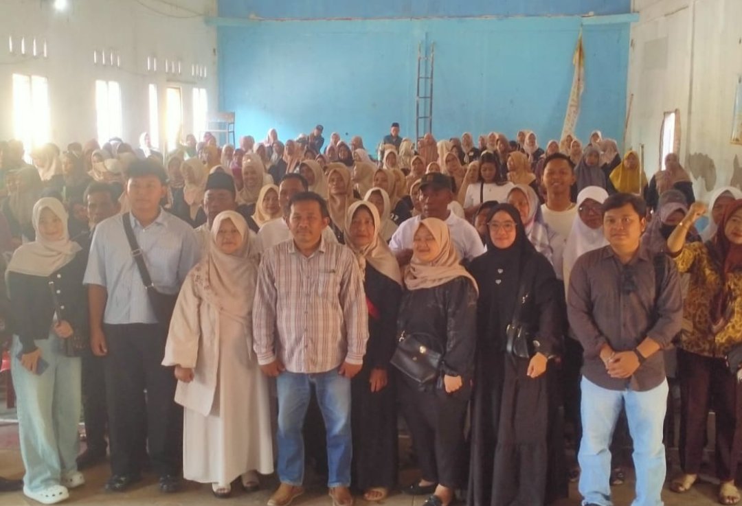Ribuan pendukung mengantar Ade Nana Suryana mendaftar Pilkades Lengkong di Subang.
