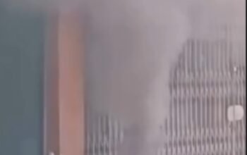 Viral Asap Hitam Menyembur dari Dalam Tanah di Pasar Baru, Jakarta! Polisi Ungkap Penyebabnya