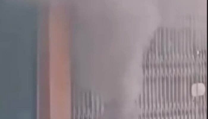 Viral Asap Hitam Menyembur dari Dalam Tanah di Pasar Baru, Jakarta! Polisi Ungkap Penyebabnya