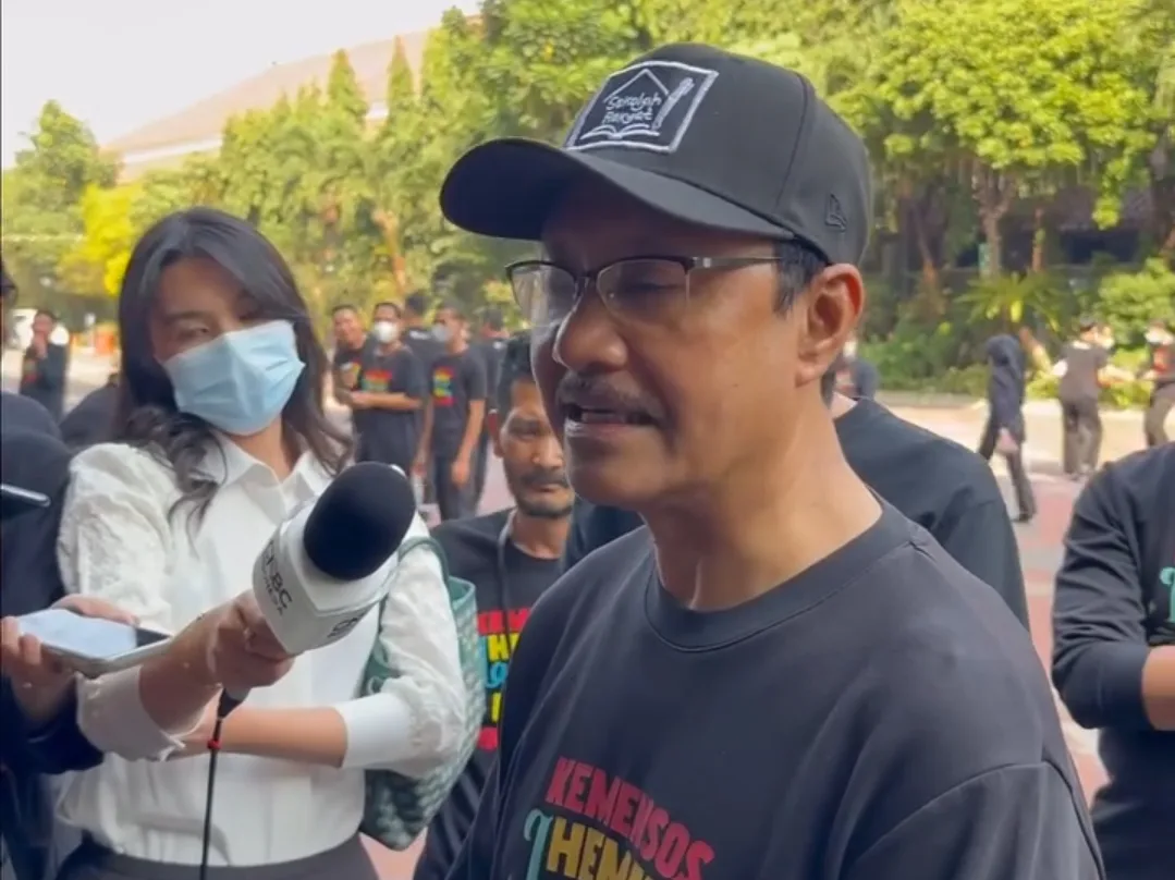 Menteri Sosial Saifullah Yusuf (Gus Ipul) saat memberikan keterangan pers terkait temuan judi online di Kemensos.