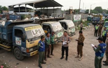 Stiker LPS Masih Terpasang, 3 Angkutan Sampah Tak Berizin Diamankan di Pekanbaru