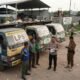Petugas DLHK dan Satpol PP Pekanbaru saat memeriksa kendaraan pengangkut sampah di Trans Depo Air Hitam.