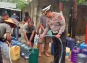15 Ribu Liter Air Bersih Dikirim untuk Warga Kubu Raya, Ditlantas Polda Kalbar Bergerak di Tengah Kekeringan dan Karhutla