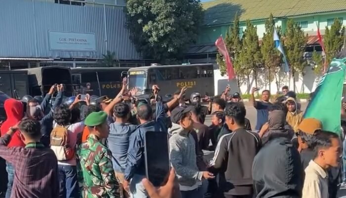 Antrean BBM Mengular di Makassar, Mahasiswa Bergerak: Distribusi Dipertanyakan, GM Diminta Hadir