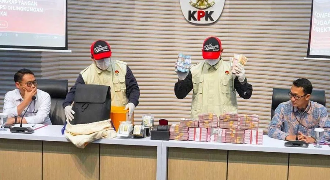 gedung KPK dan dokumen pertanahan terkait kasus dugaan suap HGB di Kabupaten Bogor.