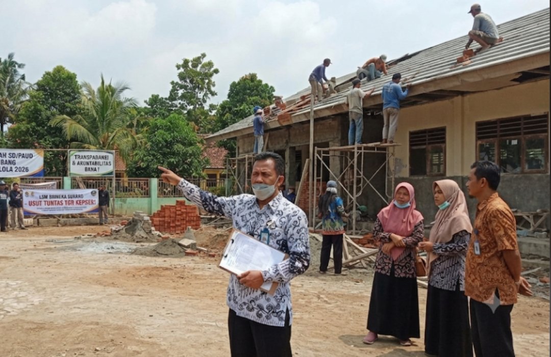 LSM Bhineka Subang menyoroti program revitalisasi sekolah dan mendesak audit transparan terkait beban TGR yang ditanggung kepala sekolah.