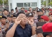 Viral! Pria di Barisan Aparat Diduga Julurkan Lidah ke Massa saat Aksi Hari Tani, Polda Bengkulu Turun Tangan