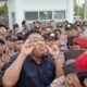 Suasana pengamanan aksi unjuk rasa Hari Tani Nasional di depan Kantor Gubernur Bengkulu.