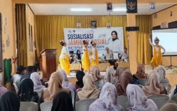 Suasana sosialisasi BPJS Ketenagakerjaan yang dihadiri 775 warga di Aula SMP 2 Desa Madura, Wanareja, Cilacap.
