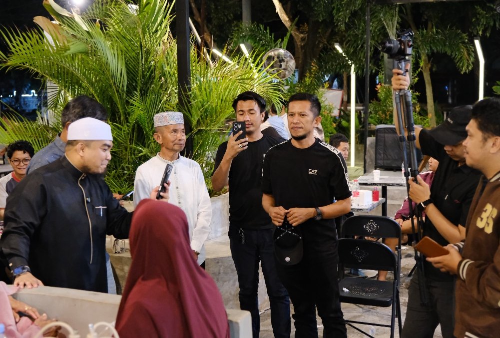 Ratusan warga hadiri kajian keagamaan NGOPI bersama Ustadz Fakhrurrazi Anshar di MaRi Kopi Jeneponto.