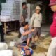 Pria dengan tangan terikat diamankan warga di Simpang Pancing, Kelurahan Sorek Satu, Pelalawan.