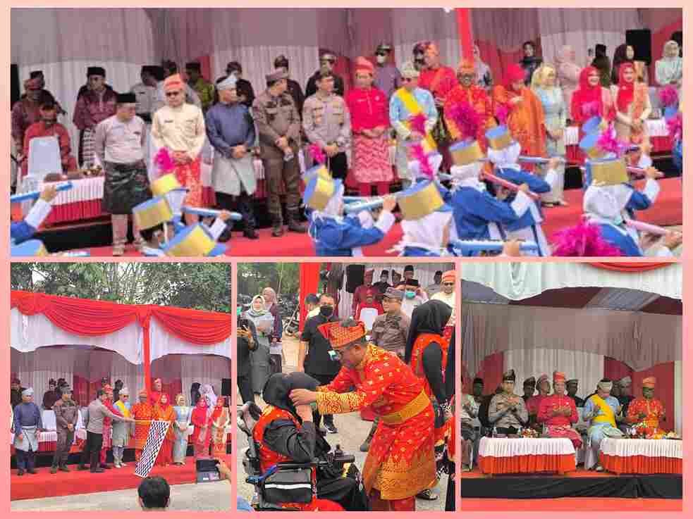 Bupati Pelalawan H. Zukri saat melepas puluhan ribu peserta Kirab Budaya Helat Pelalawan ke-27.